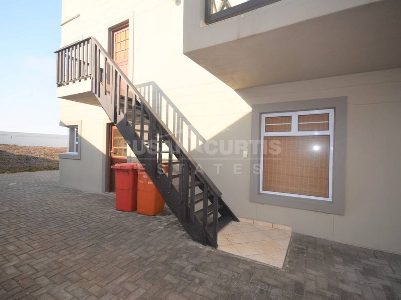 House with flat in Long Beach - Photo 4