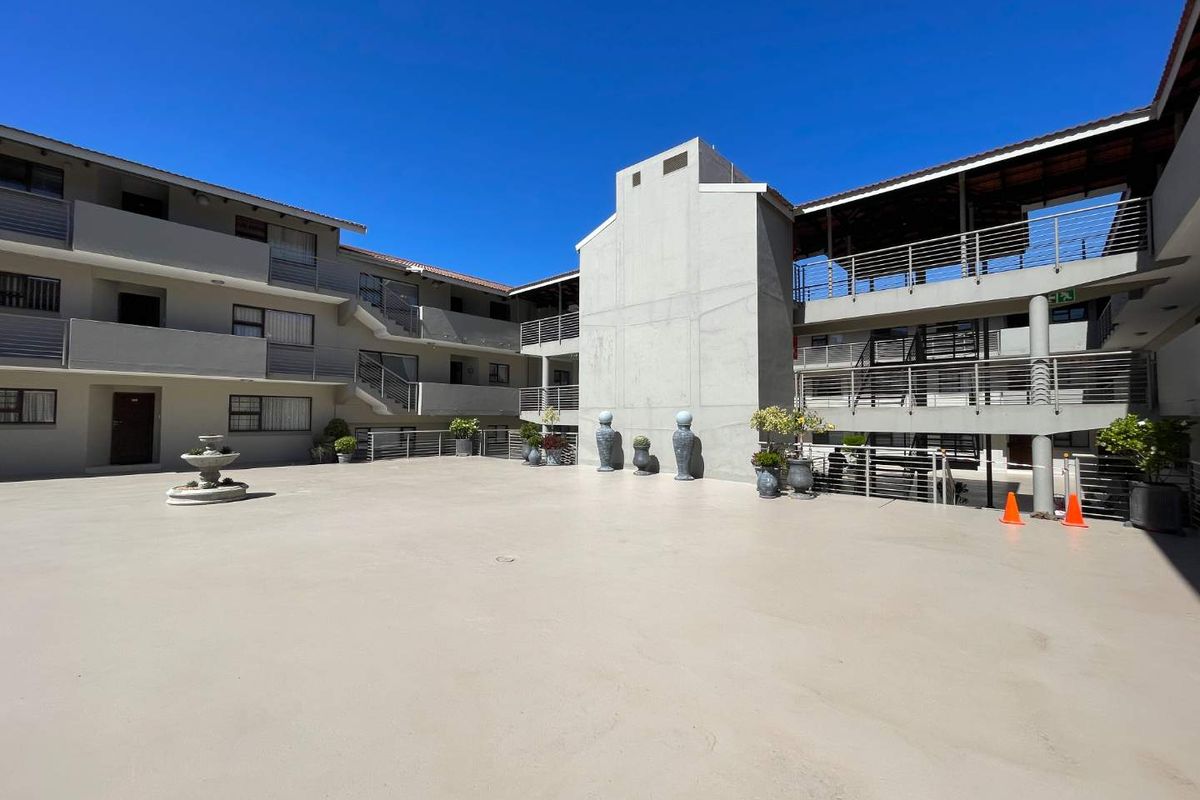 Spacious 2-Bed, 2-Bath Apartment For Sale in Sought-After Corte Di Sorgente, Hartenbos - Photo 2