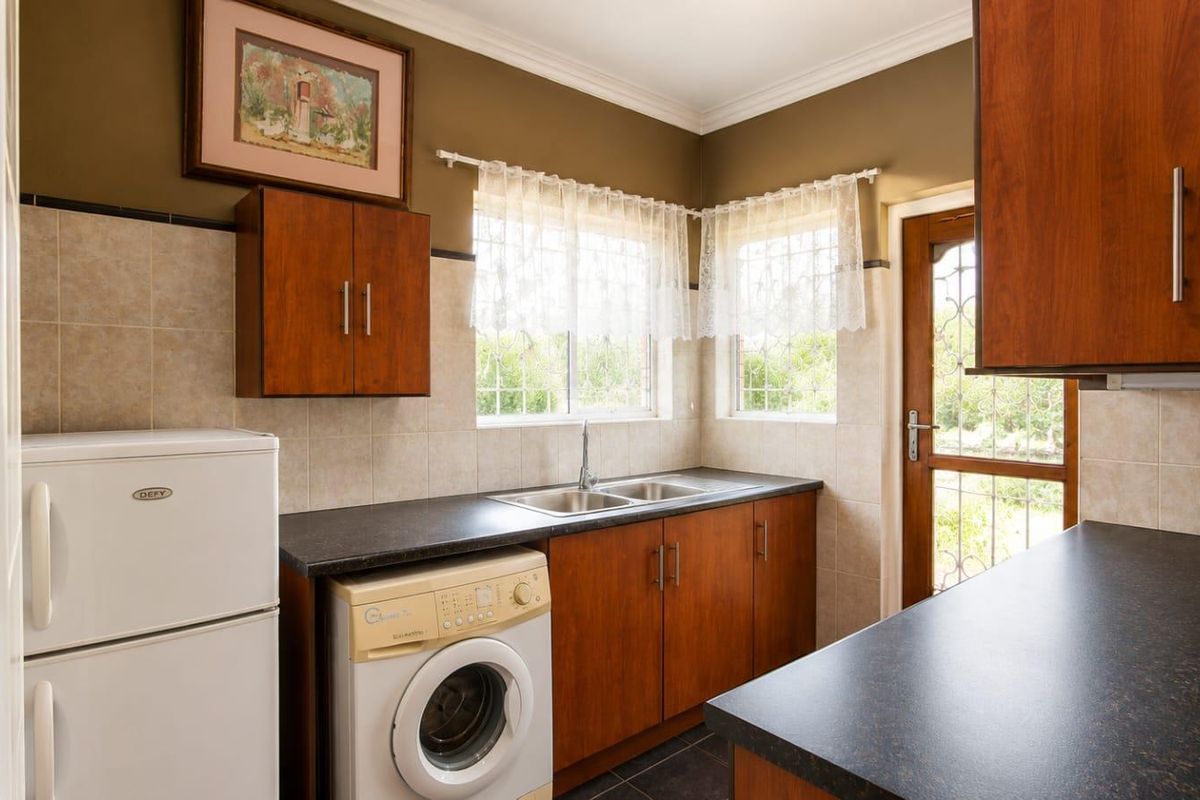 4 Bedroom House available in Flamwood - Photo 3