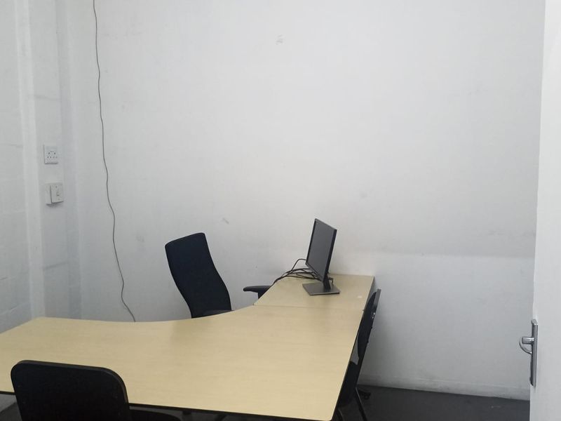 104.96m2 TO LET Freeway Business Park, Maitland / Secure Warehouse to rent with excellent access - Photo 7