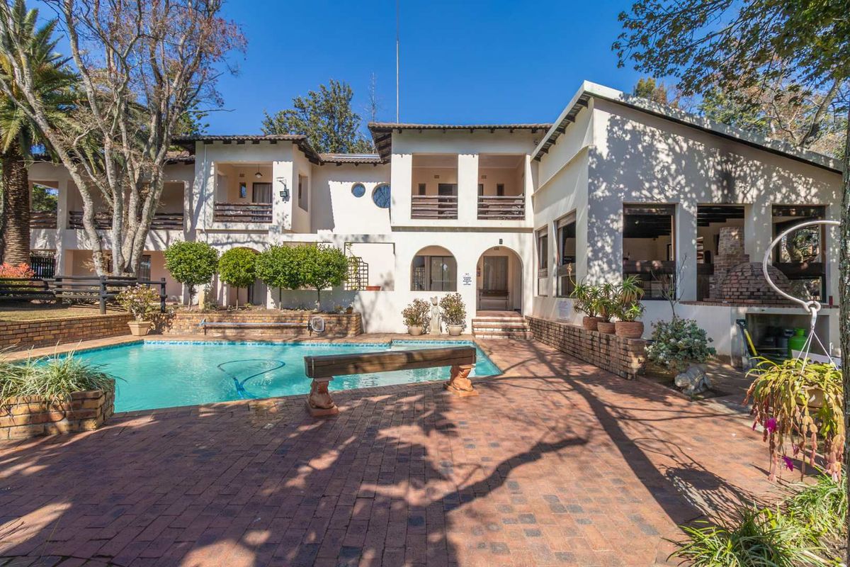 Versatile Investment Property with Development Potential in a Prime Location - Photo 4