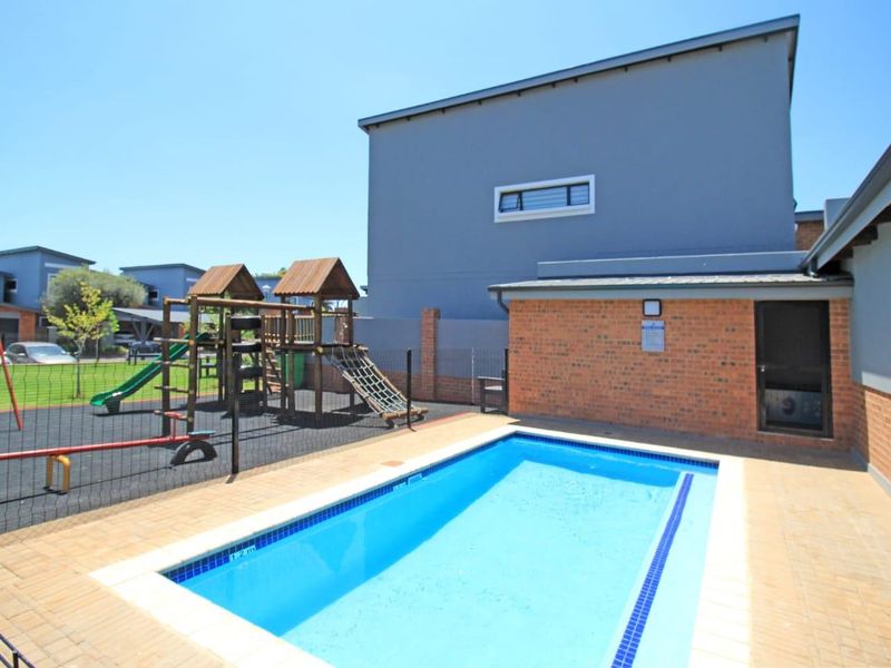 A  Modern 2 bedroom Apartment For Sale. - Photo 5