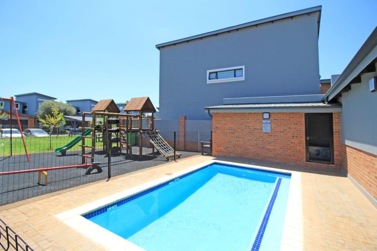 A  Modern 2 bedroom Apartment - Photo 5