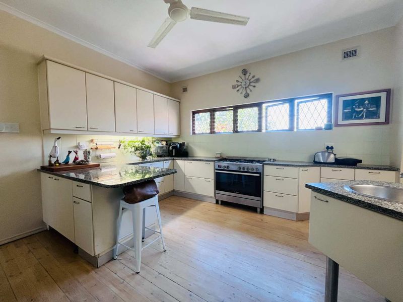 Hendra - Elegant Colonial Home Offering Space, Style & Versatile Living in Prime Durban North - Photo 10