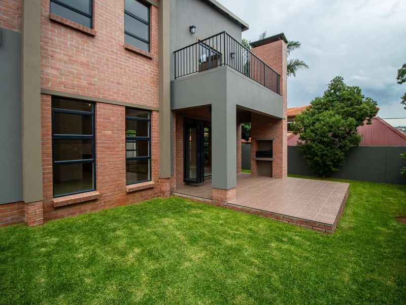 3 Bedroom Modern Home with Solar in Secure Complex - Photo 8