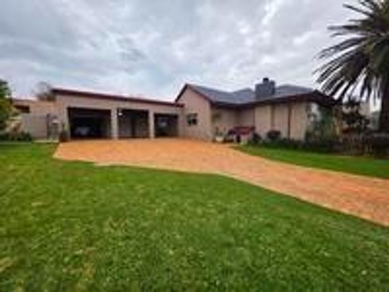 Spacious New Redruth Home with Pool and Modern Extras - Photo 3