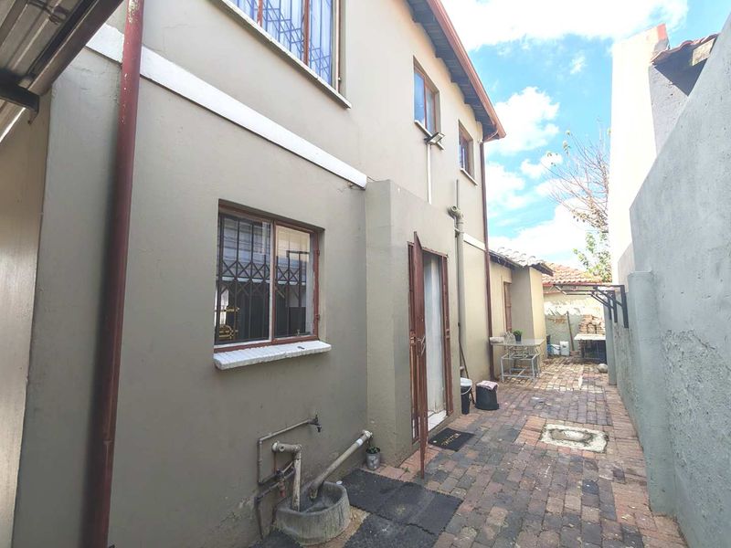 3 Bedroom House to Rent in Cosmo City - Photo 3