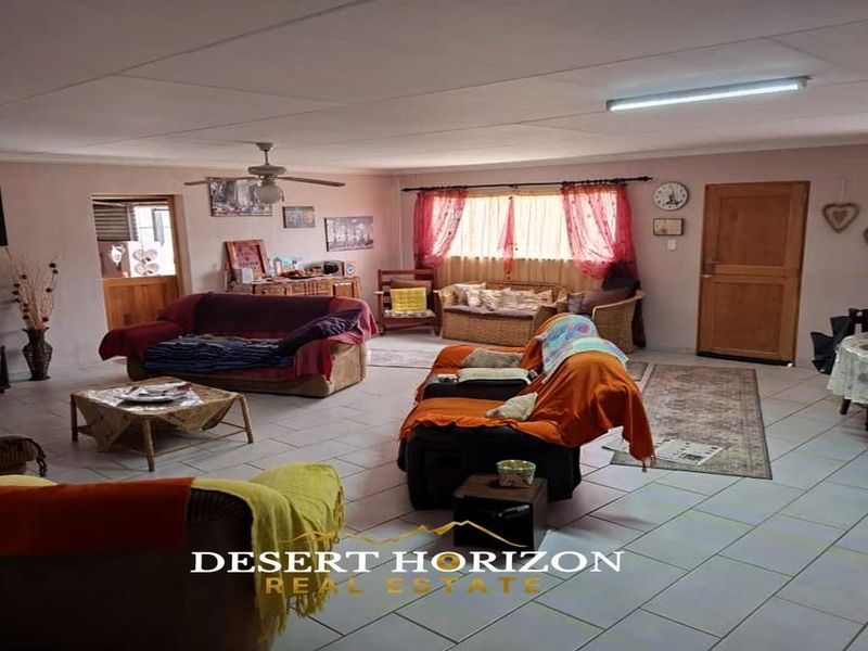 Karas Region, Keetmanshoop | Big Family home with flat for sale - Photo 7