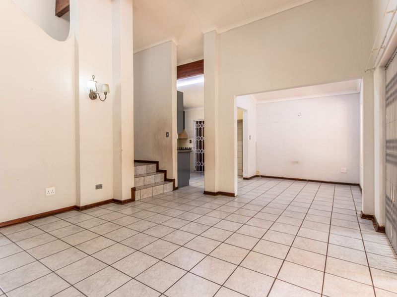 Prime location, fixer upper, lots of great exposure. Opportunity not to be missed - Photo 9