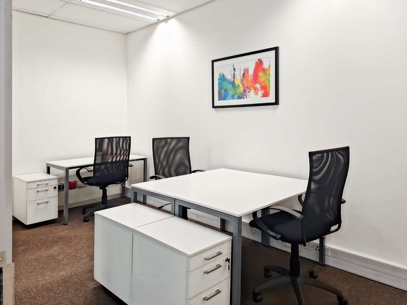 Private office space for 3 persons in Regus Lynnwood Bridge - Photo 3