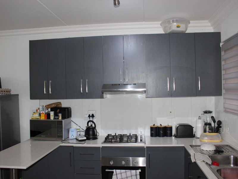 Two bedroom Two Bathroom Apartment - Photo 4