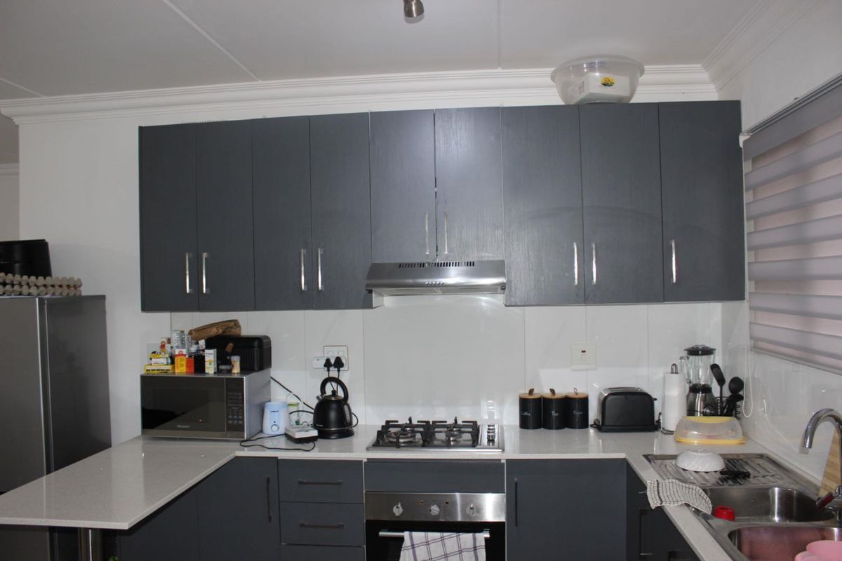 Two bedroom Two Bathroom Apartment - Photo 4