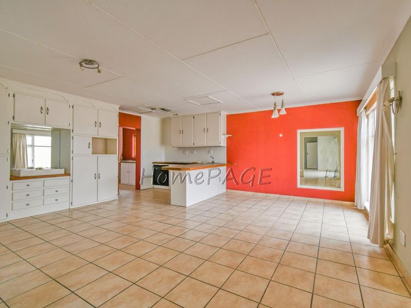 CENTRAL, WALVIS BAY:  4 Bedr Home CLOSE TO SCHOOLS is for Sale - Photo 7