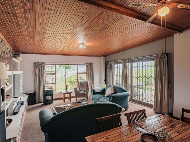 Immaculate family home in best position with views - Photo 7