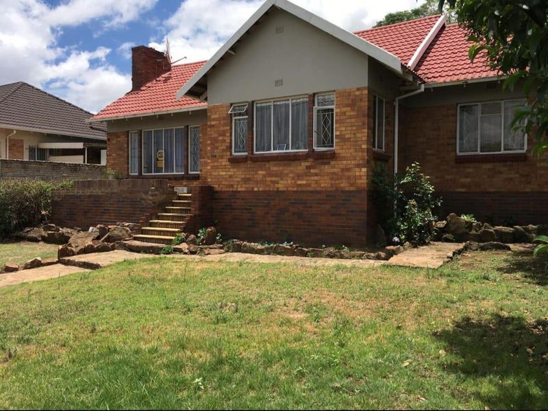 Home in a secure area with flatlet! - Photo 2