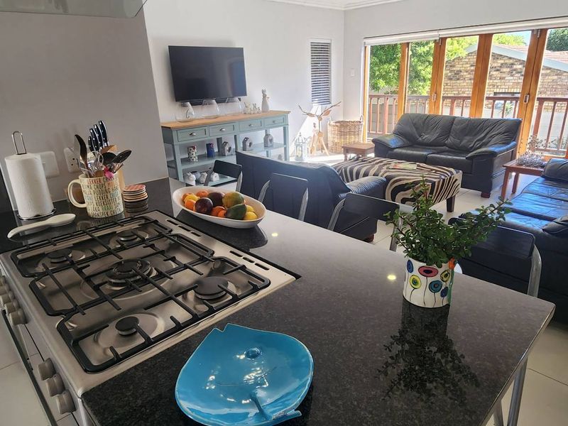 A CHEERFUL CENTRE FOR EVERYDAY FAMILY LIVING - Photo 8