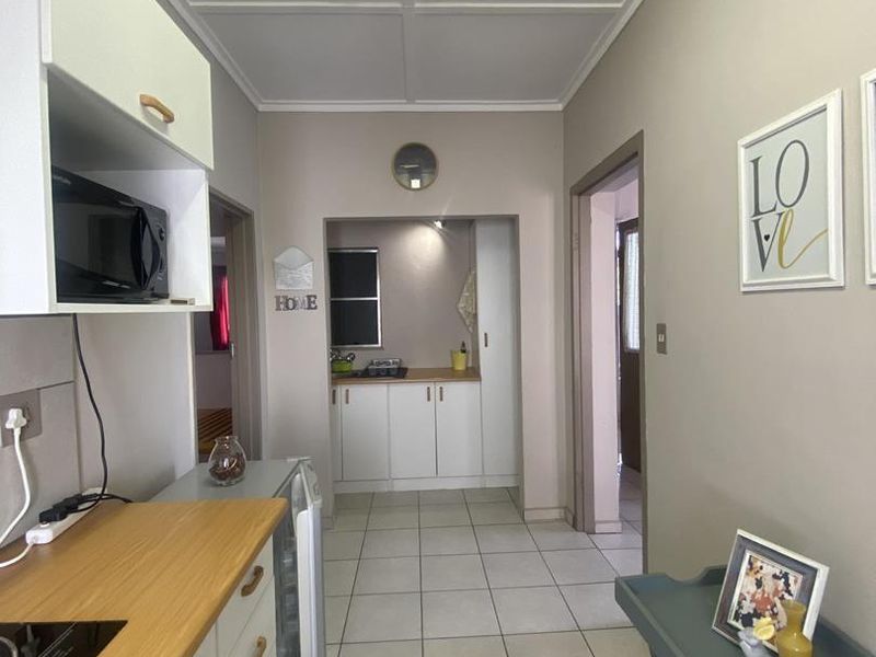 Walking distance from SA Embassy in Klein Windhoek. Live + earn in one! - Photo 7