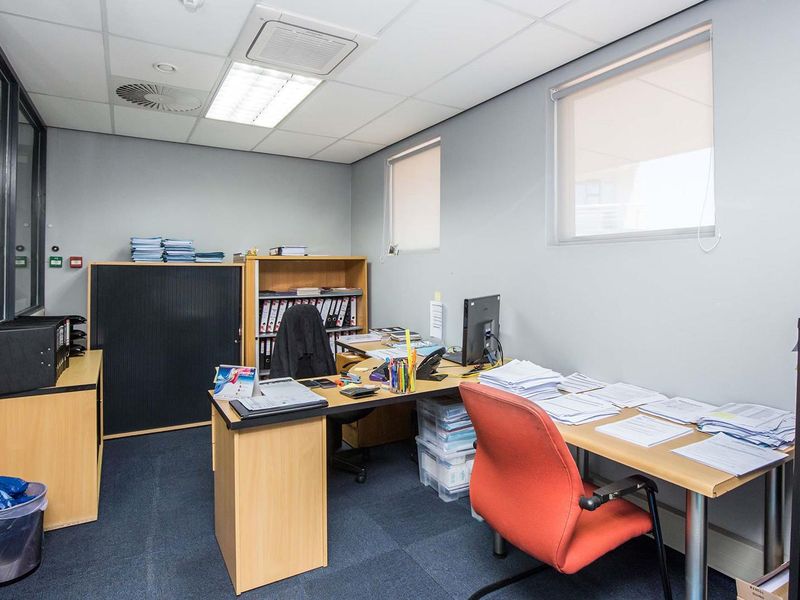 ENTIRE OFFICE BLOCK – A BLUE CHIP INVESTMENT OPPORTUNITY - Photo 10