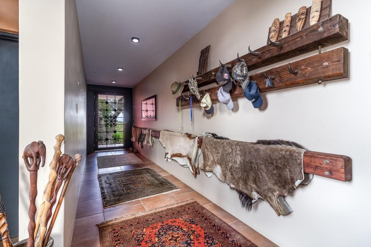 Secure Family Home in Exclusive Baronetcy Estate Plattekloof - Photo 3