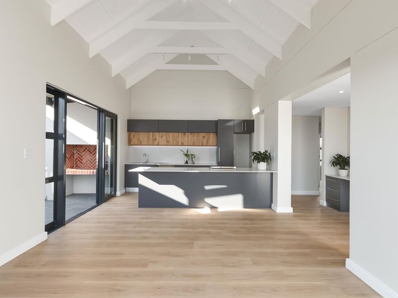 Brand new Home to make your own - Photo 7