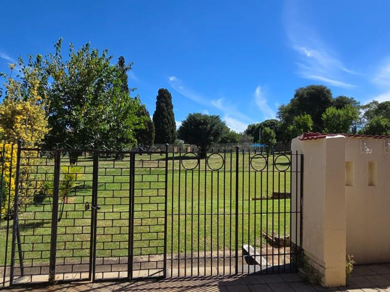 Charming Parkside Townhouse – Ideal Investment Opportunity - Photo 3