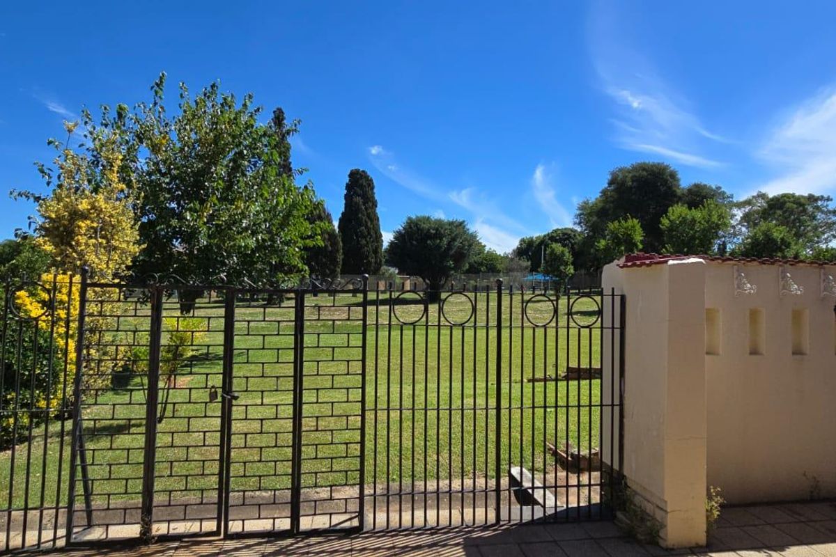 Charming Parkside Townhouse – Ideal Investment Opportunity - Photo 3