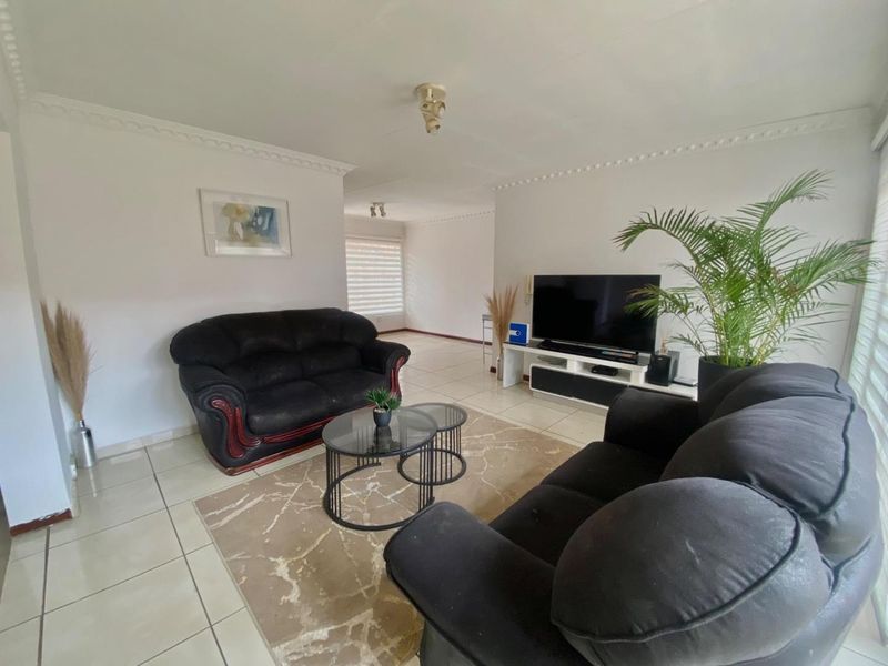 Modern Comfort Meets Effortless Living - Photo 10