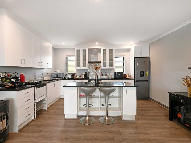 3 bed triplex with views in West Beach - Photo 2
