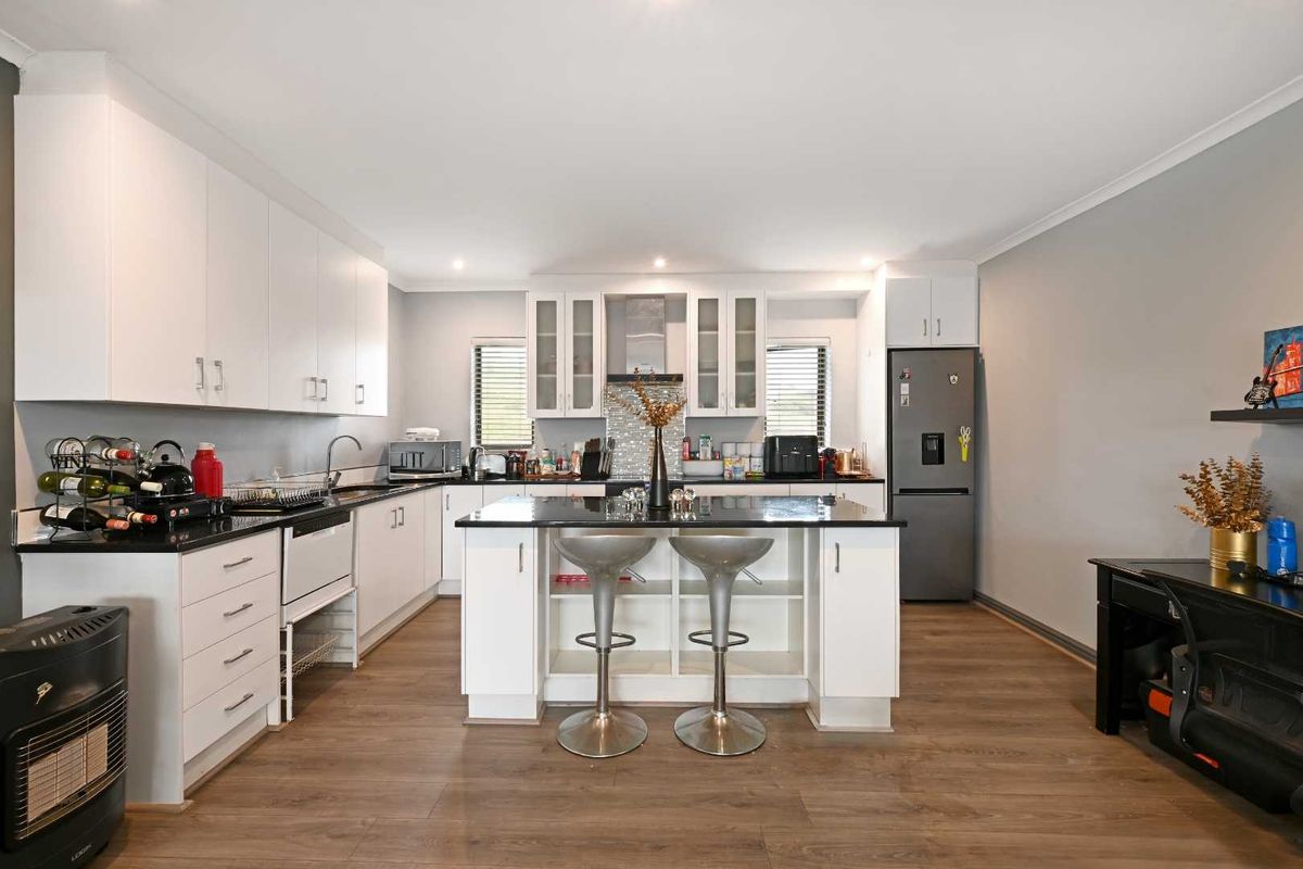3 bed triplex with views in West Beach - Photo 2
