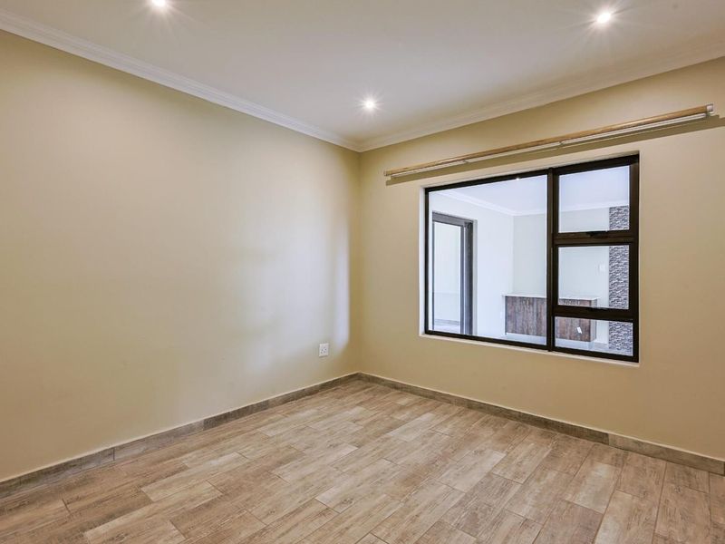 Stunning Modern 4 Bedroom, 2.5 Bathroom Home for Rent - Photo 4