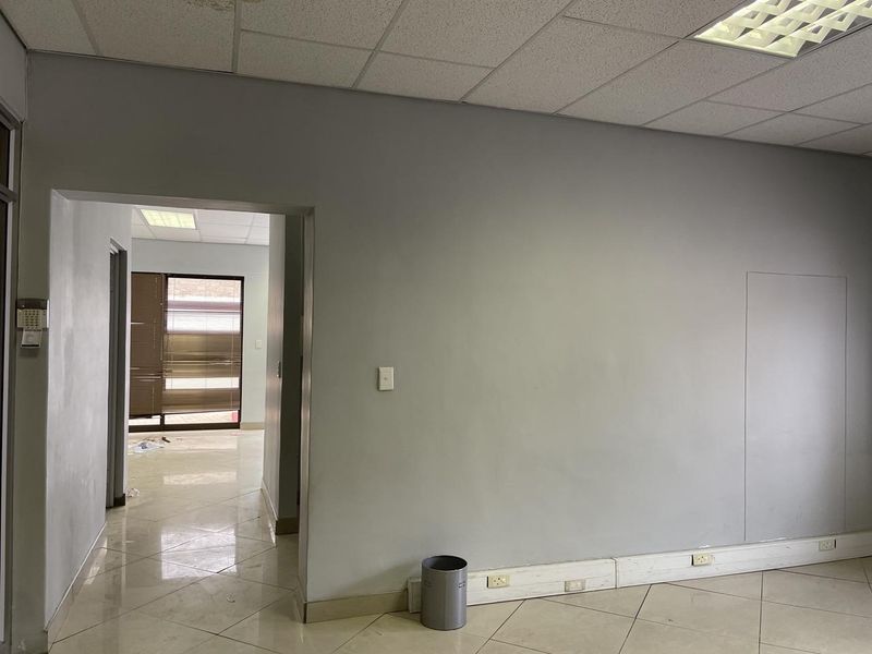 Office Building in Windhoek West - Photo 8