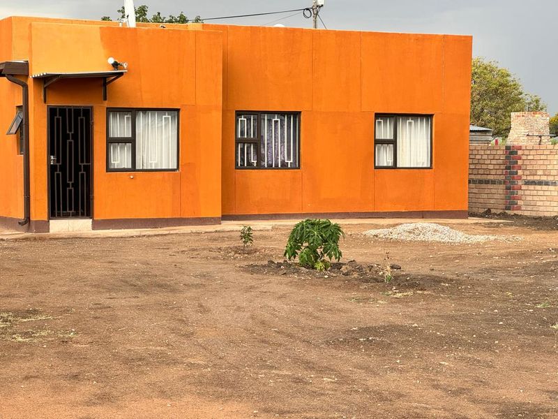 3 BEDROOM HOUSE WITH 2FLATS - Photo 3