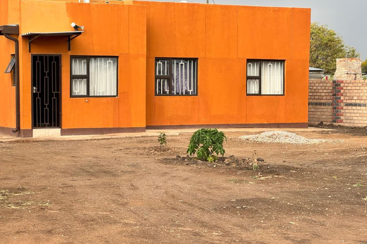 3 BEDROOM HOUSE WITH 2FLATS - Photo 3