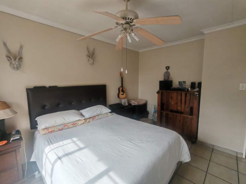 DOUBLE SECURITY -LOVELY BIG GARDEN - SPACIOUS LOUNGE AREA - Photo 10