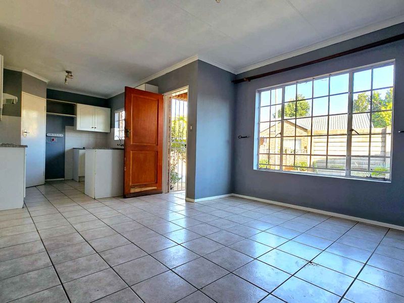 2 BEDROOM TONWHOUSE TO LET IN THE HART OF DOORNPOORT - Photo 5