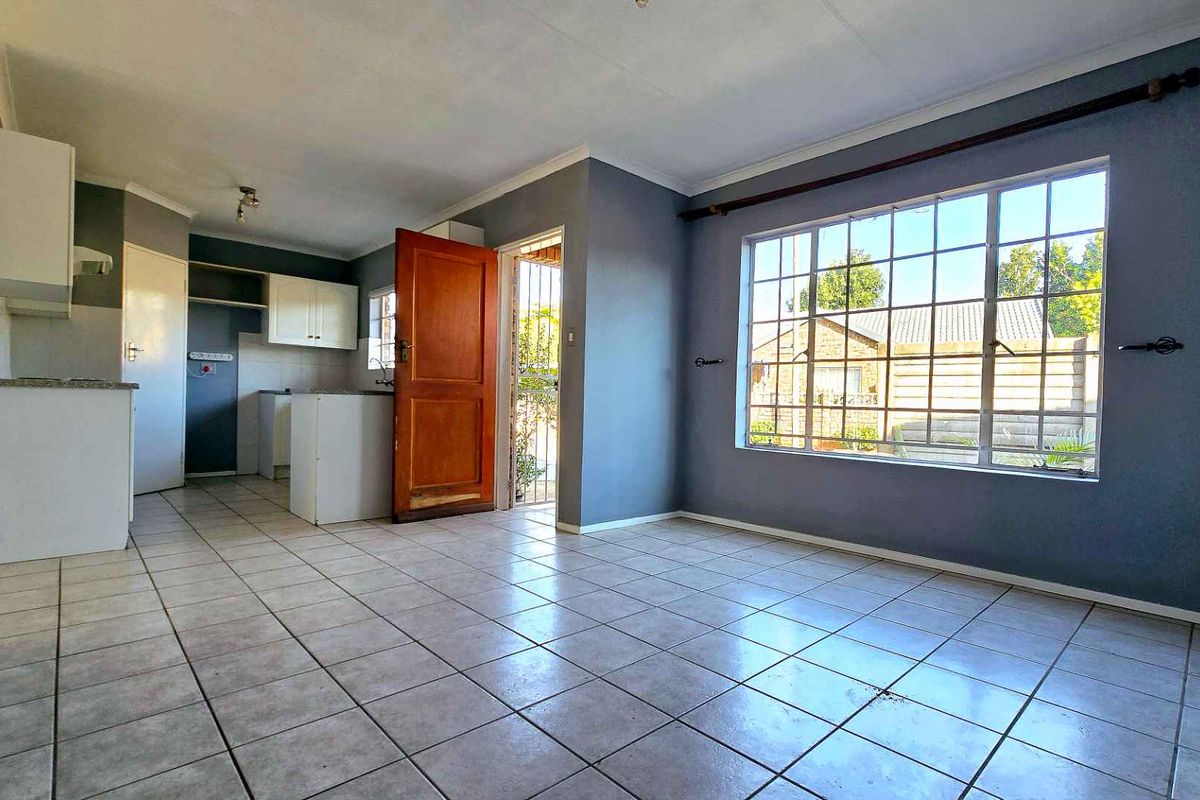 2 BEDROOM TONWHOUSE TO LET IN THE HEART OF DOORNPOORT - Photo 5