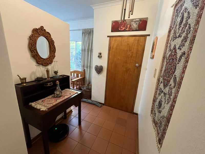 Charming and Spacious Family Home in a Sought-After Neighborhood - Photo 9