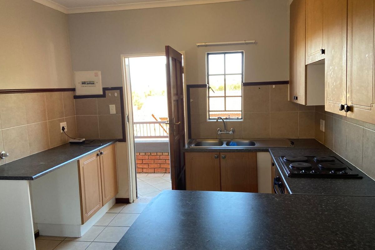 Discover Modern Comfort: Ideal First Home or Investment - Photo 2