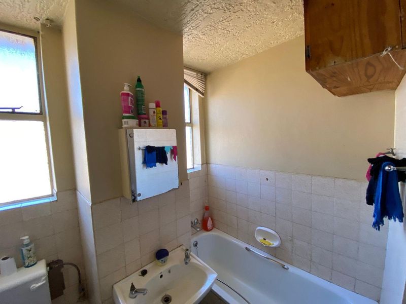 "Spacious 3-Bed Apartment in Silverton - Prime Location!" - Photo 9