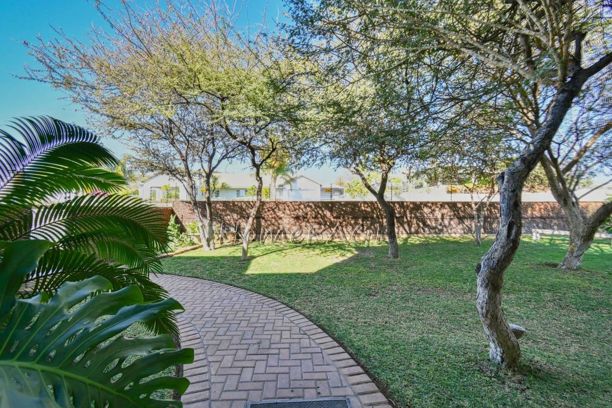 Ext 1, Outjo:  EYE CATCHING, 5 Bedr Double Storey home is for Sale - Photo 3