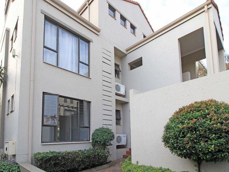 Modern 2-Bedroom Apartment in Secure Douglasdale Complex - Photo 5