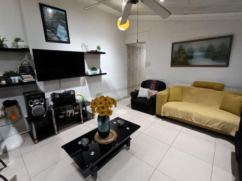 Stylish Family Living with a Separate 2-Bedroom Outbuilding - Photo 4