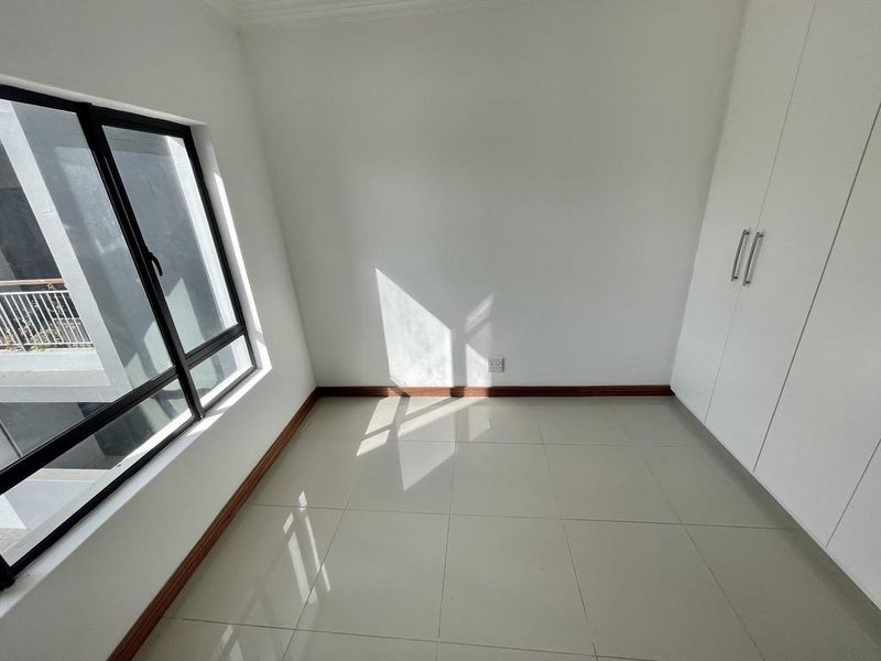 Hendra - Modern 3-Bedroom Apartment in Umhlanga Ridge - Photo 6