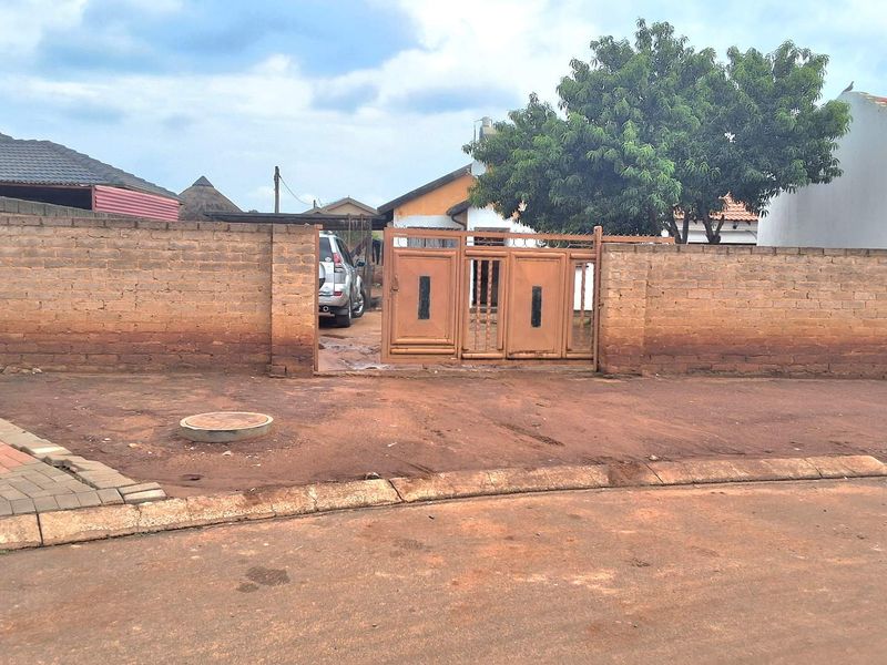 2 Bedroom House For Sale - Photo 3