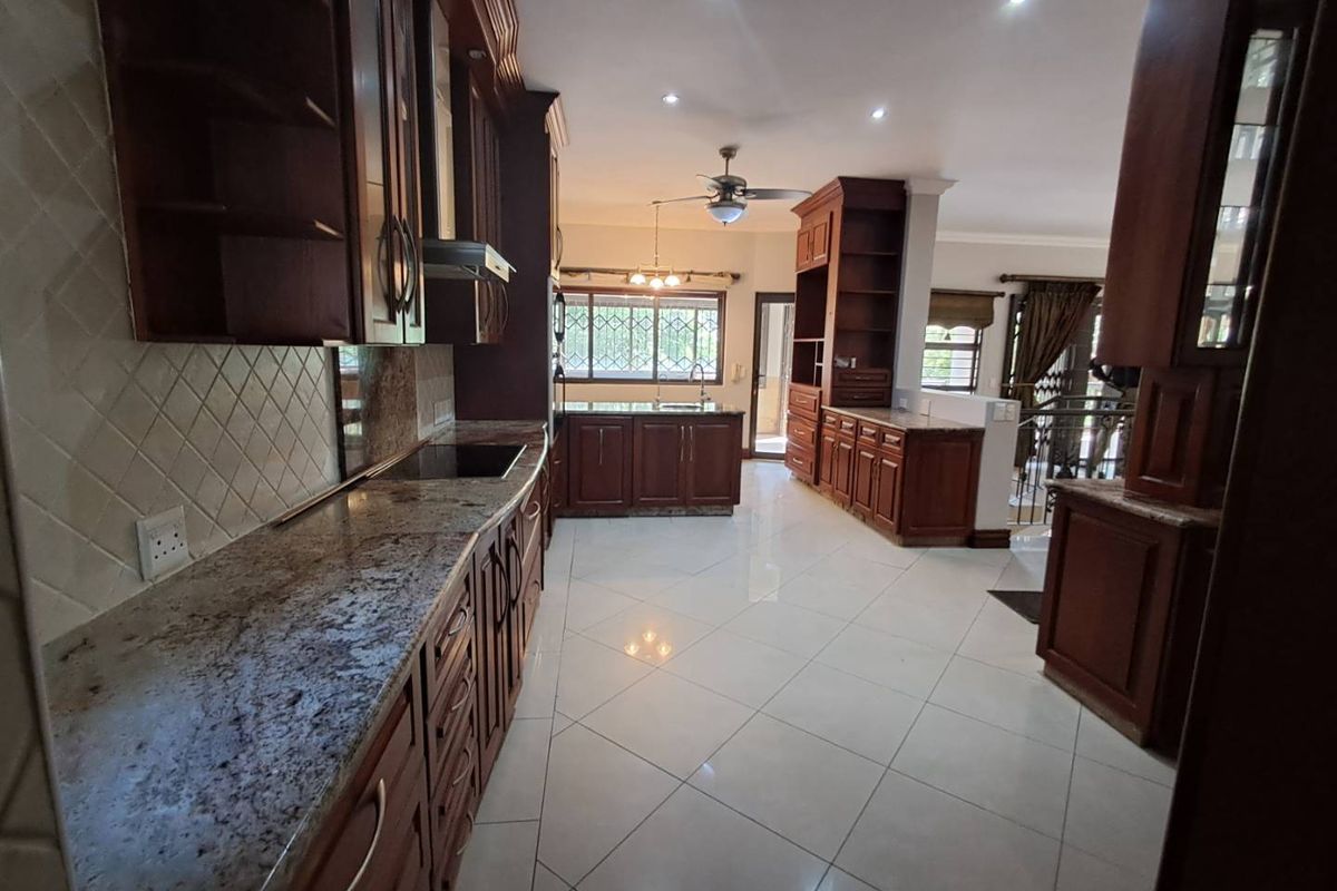 4 Bedroom, 4.5 bath, Elegant Family Home - Magalieskruin - Photo 4