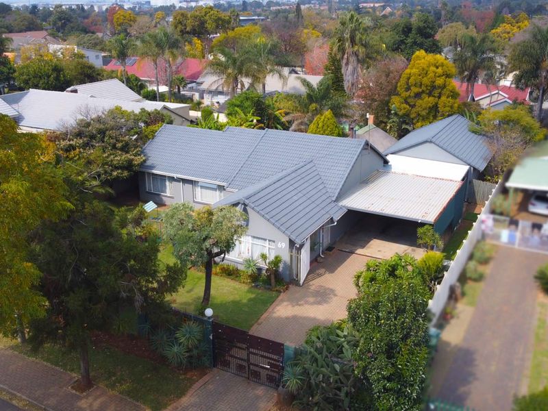Comfortable Family Living in Prime Randhart – Space, Character & Potential - Photo 3