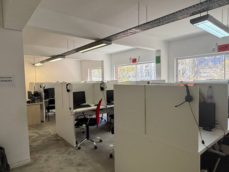 Neat White Boxed office to let in Cape Town CBD - Photo 7