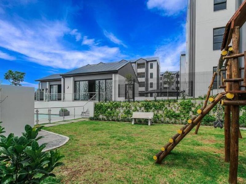 Spacious 2-Bedroom Apartment with Modern Amenities - Photo 4