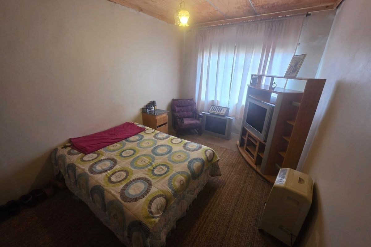 Extremely spacious, double storey family home - Photo 3