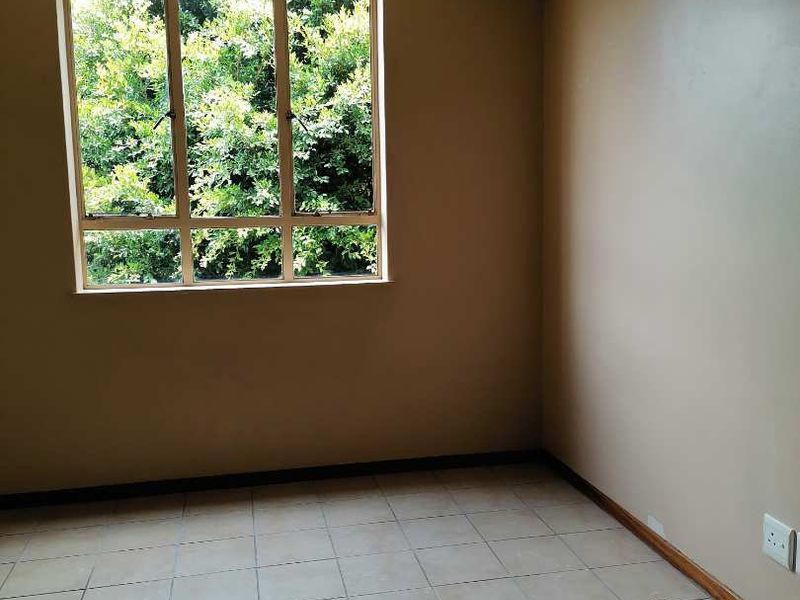 BACHELOR FLAT TO RENT - Photo 7